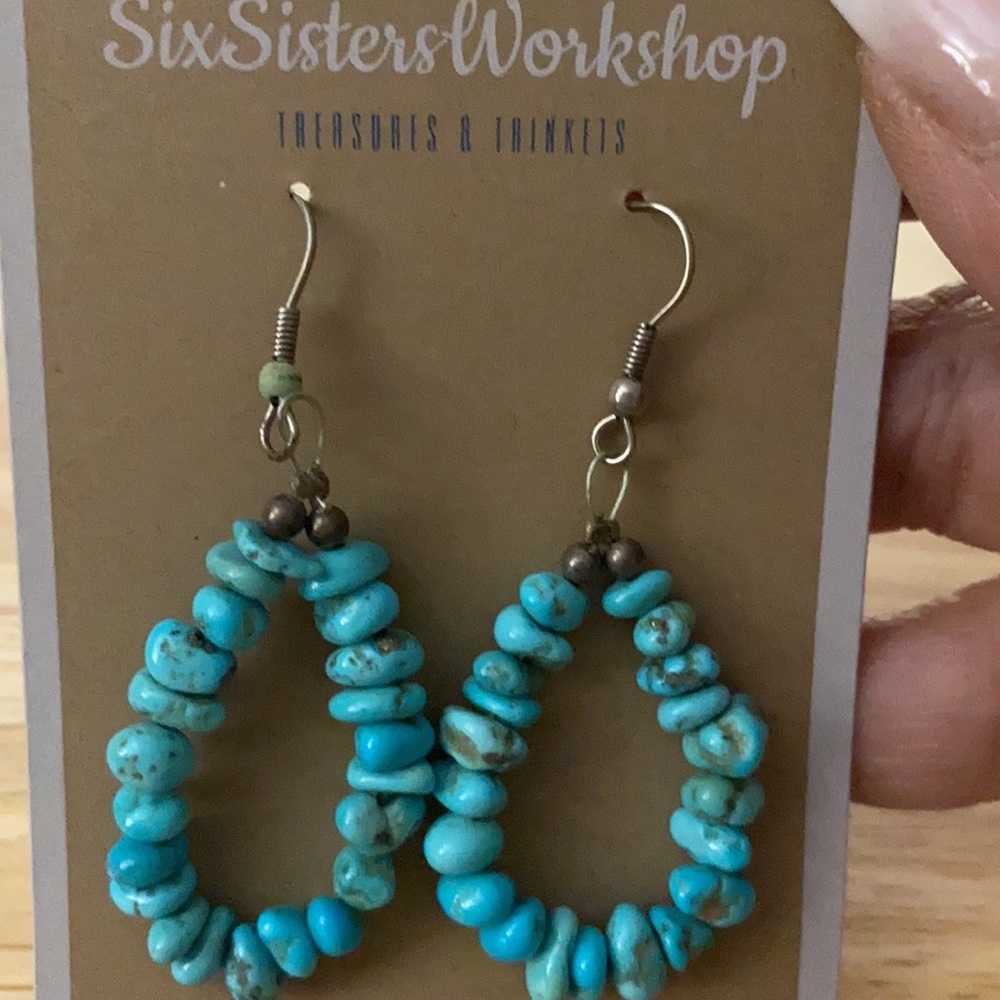 Hand made dangle earring - Picture 2 of 3